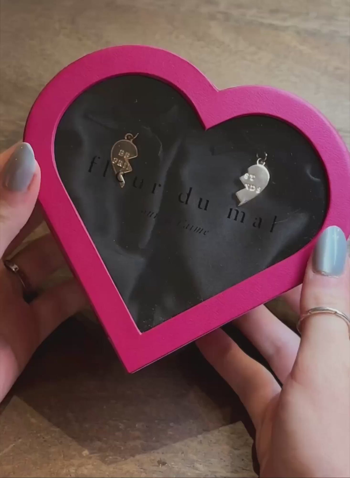Black Best Friends Charm Luxe V-String - Fleur du Mal
